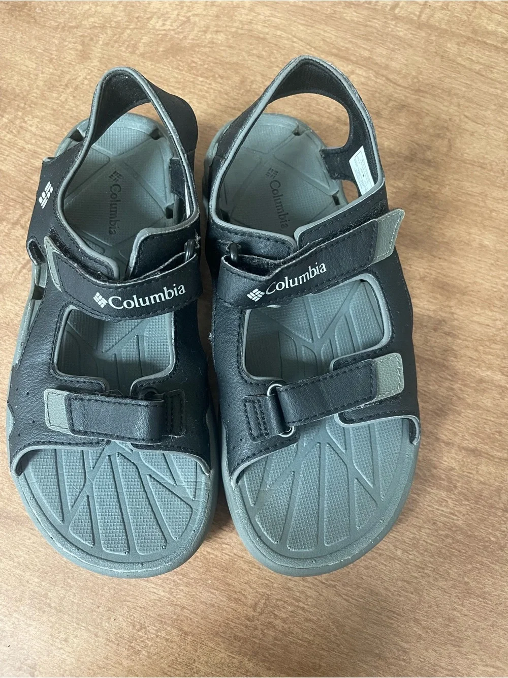 Columbia Youth Gray and Black Outdoor Sandals Sz 4